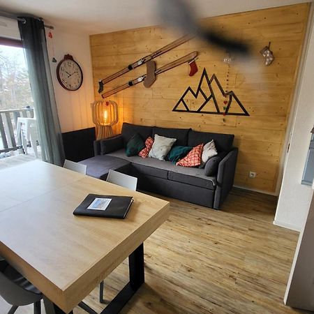 Appartement 4 A 6 Personnes - Chalets D'Aurouze - La Joue Du Loup เลอเดโวลุย ภายนอก รูปภาพ