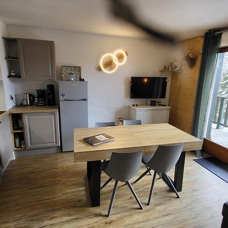 Appartement 4 A 6 Personnes - Chalets D'Aurouze - La Joue Du Loup เลอเดโวลุย ภายนอก รูปภาพ