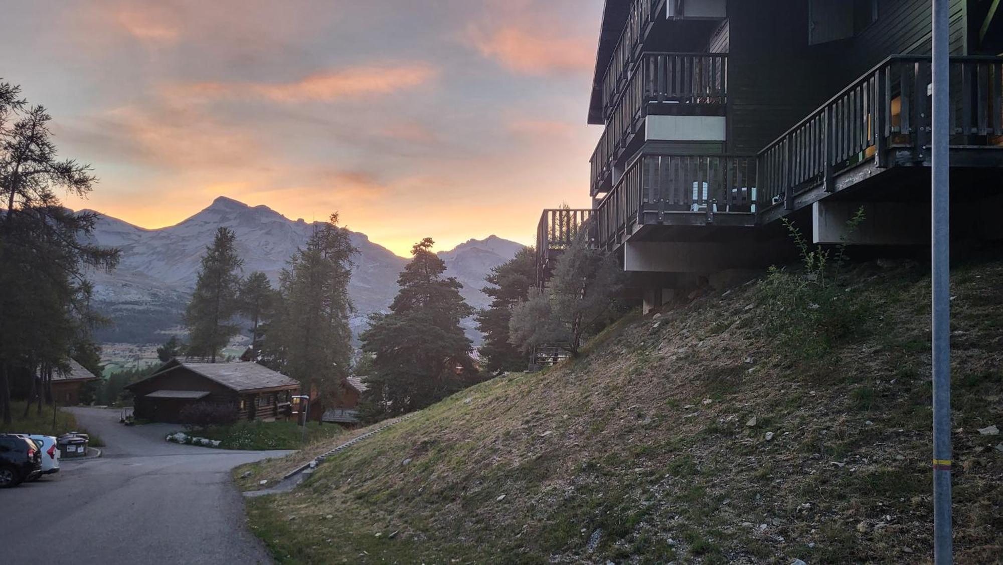 Appartement 4 A 6 Personnes - Chalets D'Aurouze - La Joue Du Loup เลอเดโวลุย ภายนอก รูปภาพ