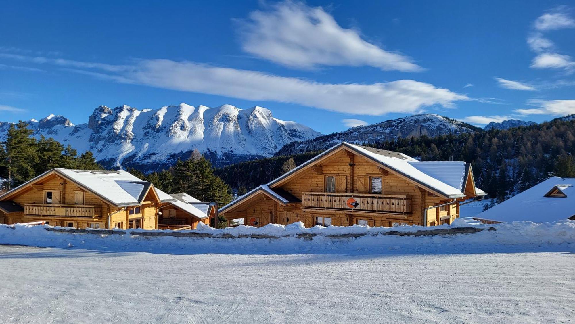 Appartement 4 A 6 Personnes - Chalets D'Aurouze - La Joue Du Loup เลอเดโวลุย ภายนอก รูปภาพ