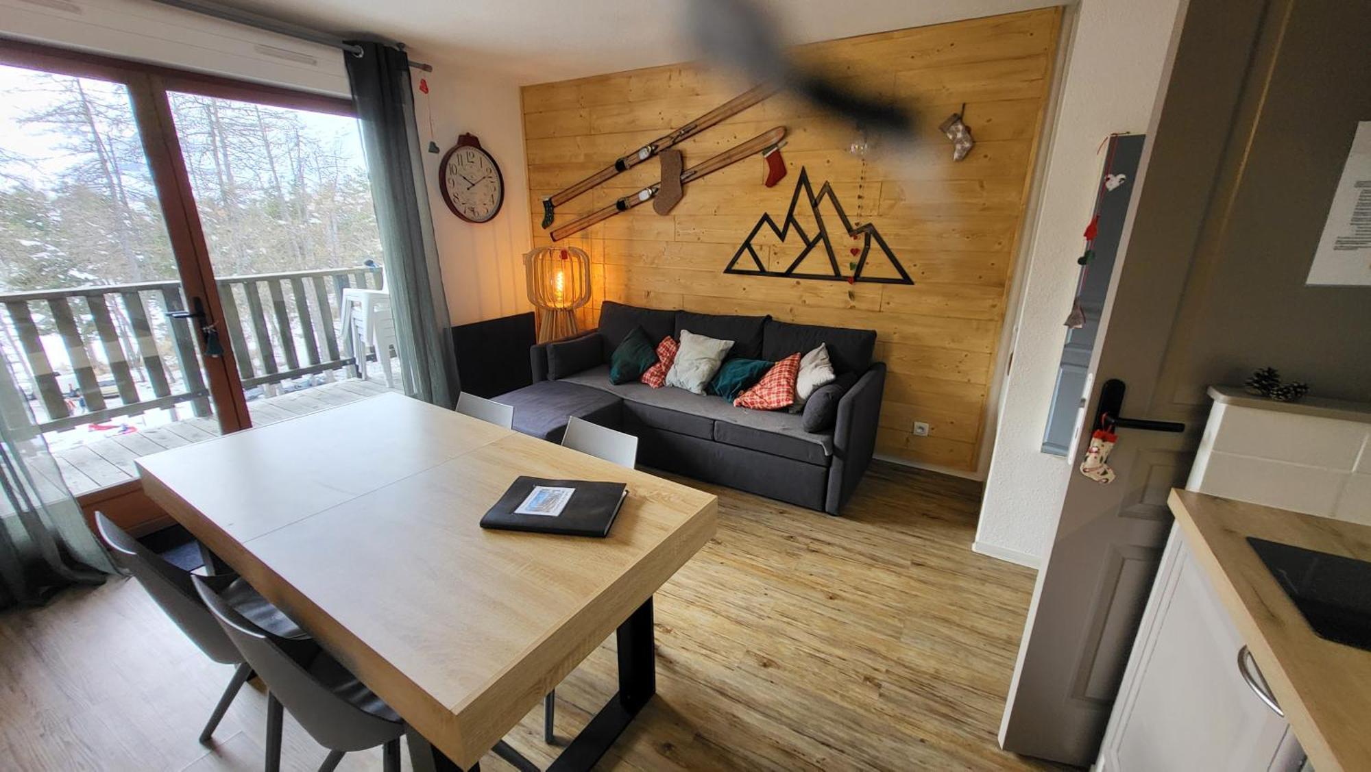 Appartement 4 A 6 Personnes - Chalets D'Aurouze - La Joue Du Loup เลอเดโวลุย ภายนอก รูปภาพ