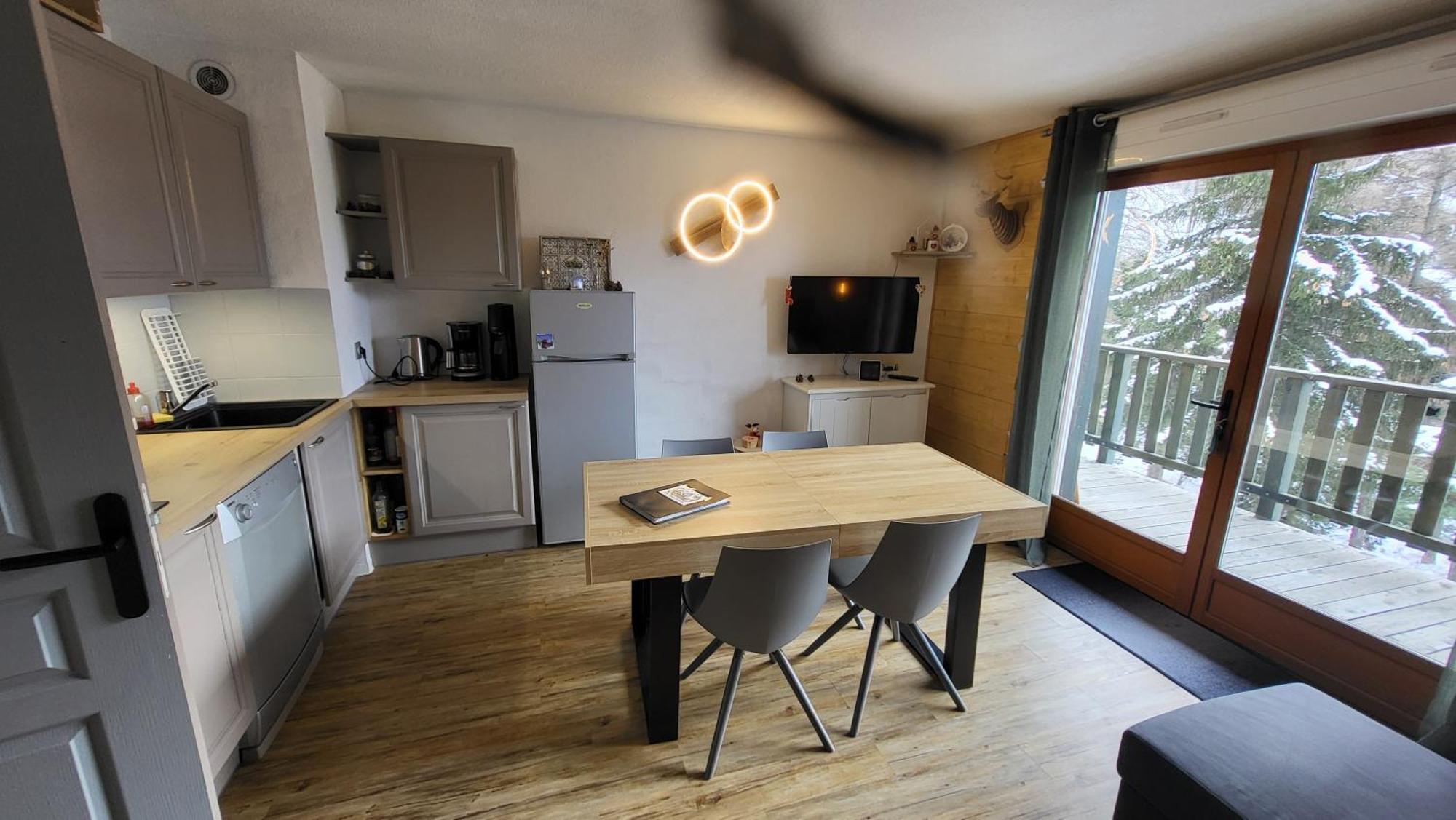 Appartement 4 A 6 Personnes - Chalets D'Aurouze - La Joue Du Loup เลอเดโวลุย ภายนอก รูปภาพ