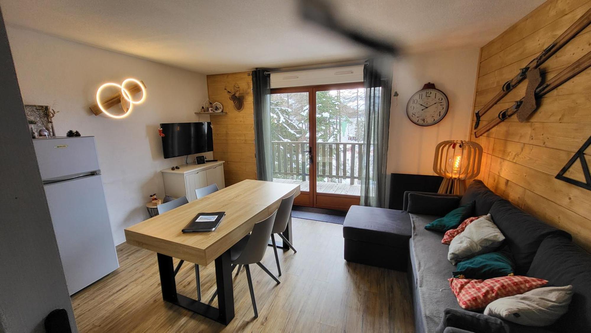Appartement 4 A 6 Personnes - Chalets D'Aurouze - La Joue Du Loup เลอเดโวลุย ภายนอก รูปภาพ